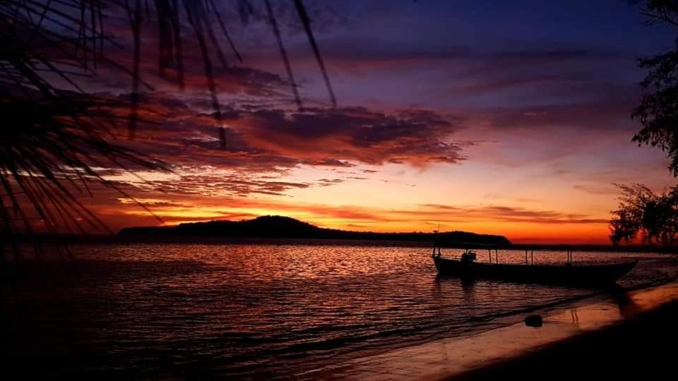 ホテル Crusoe Koh Takiev Island Koh Ta Kiev エクステリア 写真